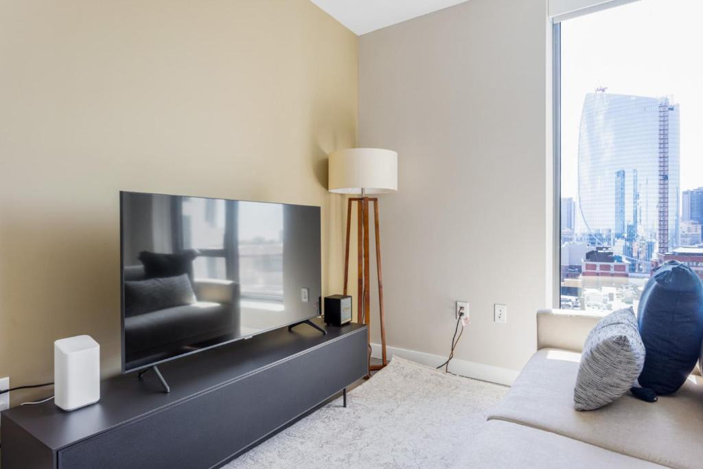 West End Apartment | Somerville Studio w Gym WD nr Green Line BOS-702