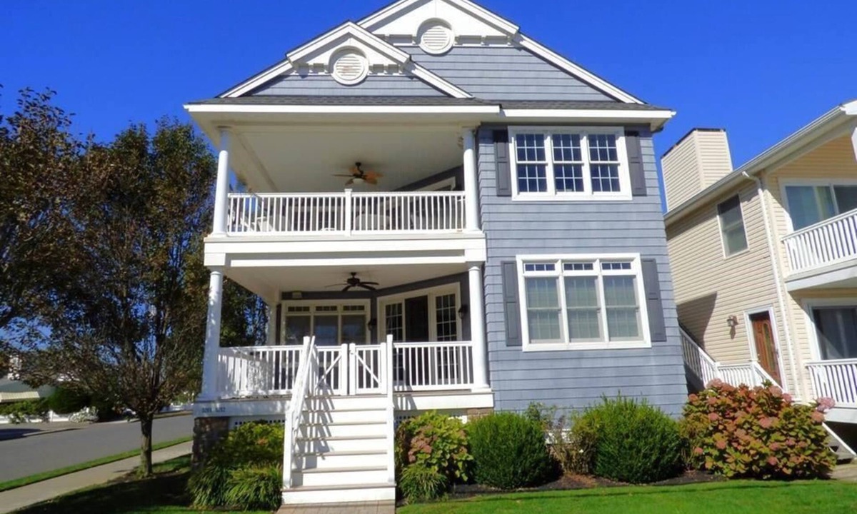 South End House | Sought After Southend Condo, Steps from Best Beaches