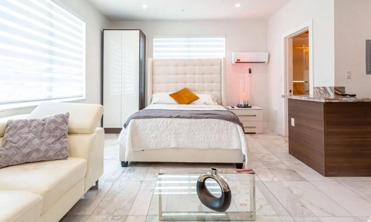 South Beach Apartment | South Beach 2 Room Unit - 4 Minute Walk to Beach!