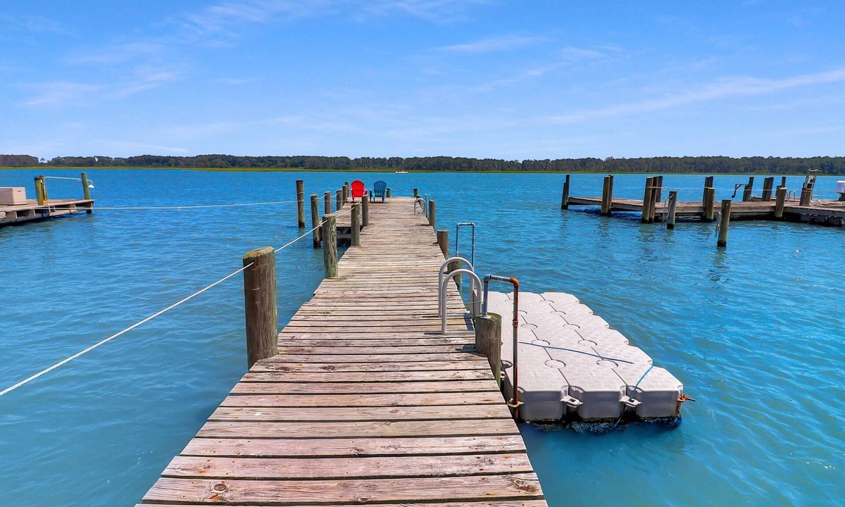 Piney Island House | Southern Exposure | Assateague Channel Waterfront Ranch w/Deep-Water Pier, Screened Porch & Dock