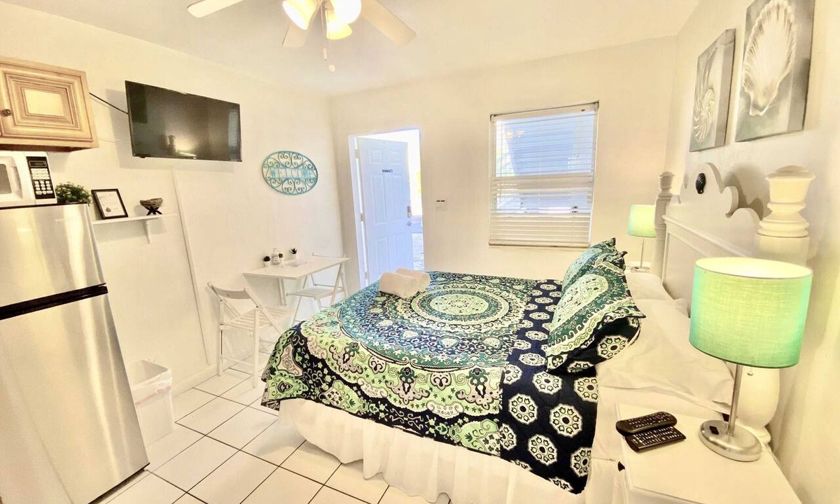 Hollywood South Central Beach Condo | Southwinds #4 for 2, Steps to Beach & Boardwalk