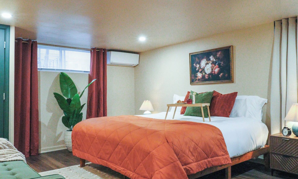 Wynnefield Heights Apartment | Spa Bath 20 Min to Lincoln Financial Field + Dedicated Parking + City Access