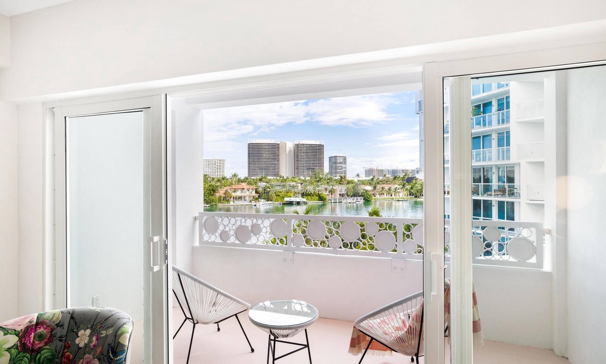 Bay Harbor Islands Apartment | Spacious 1BR Waterfront View with Balcony
