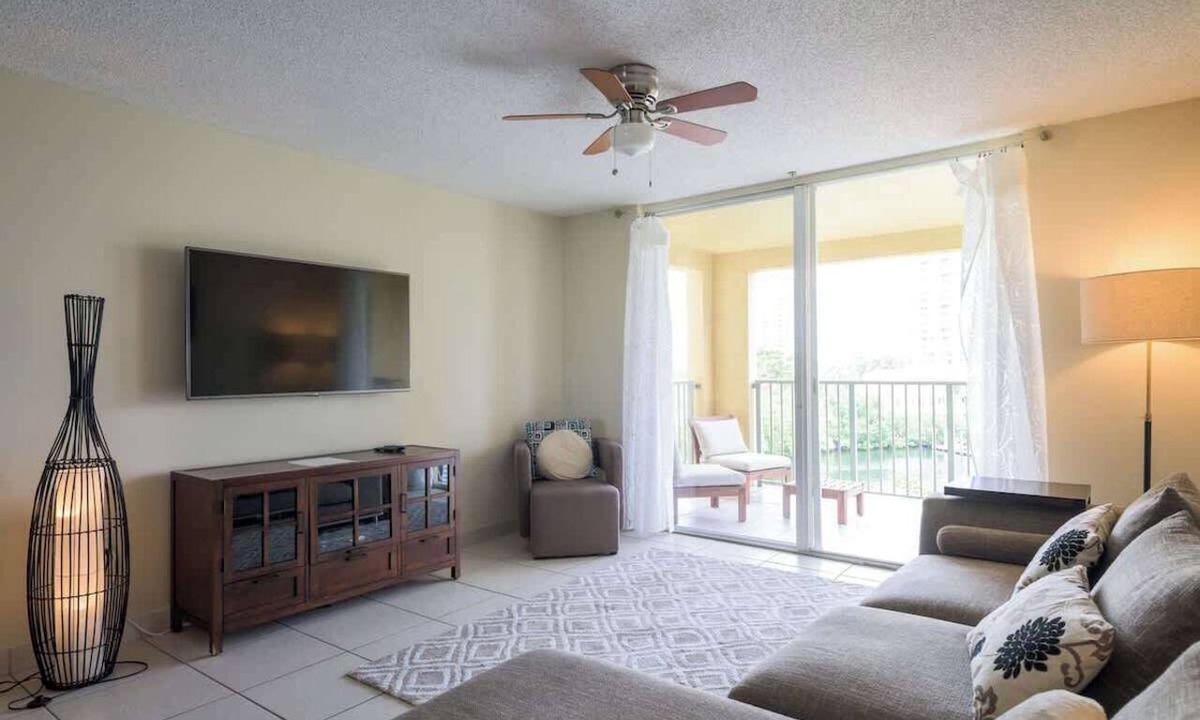 Aventura Condo | Spacious 2 bedrooms with Water Views