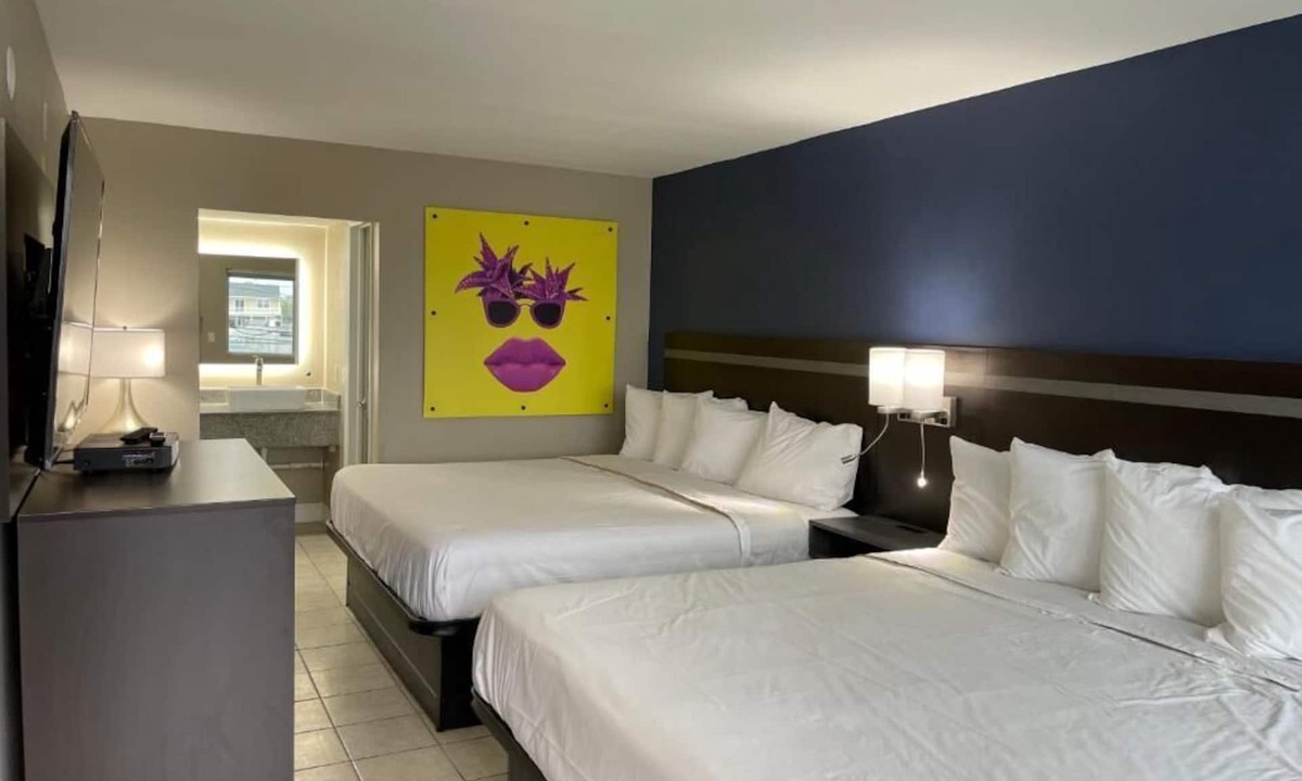 Seaside Heights Hotel | Spacious 2 King Bed Suite Near Seaside Heights Beach - Sleeps 6, Free Wi-Fi, AC and Family-Friendly Comfort Retreat
