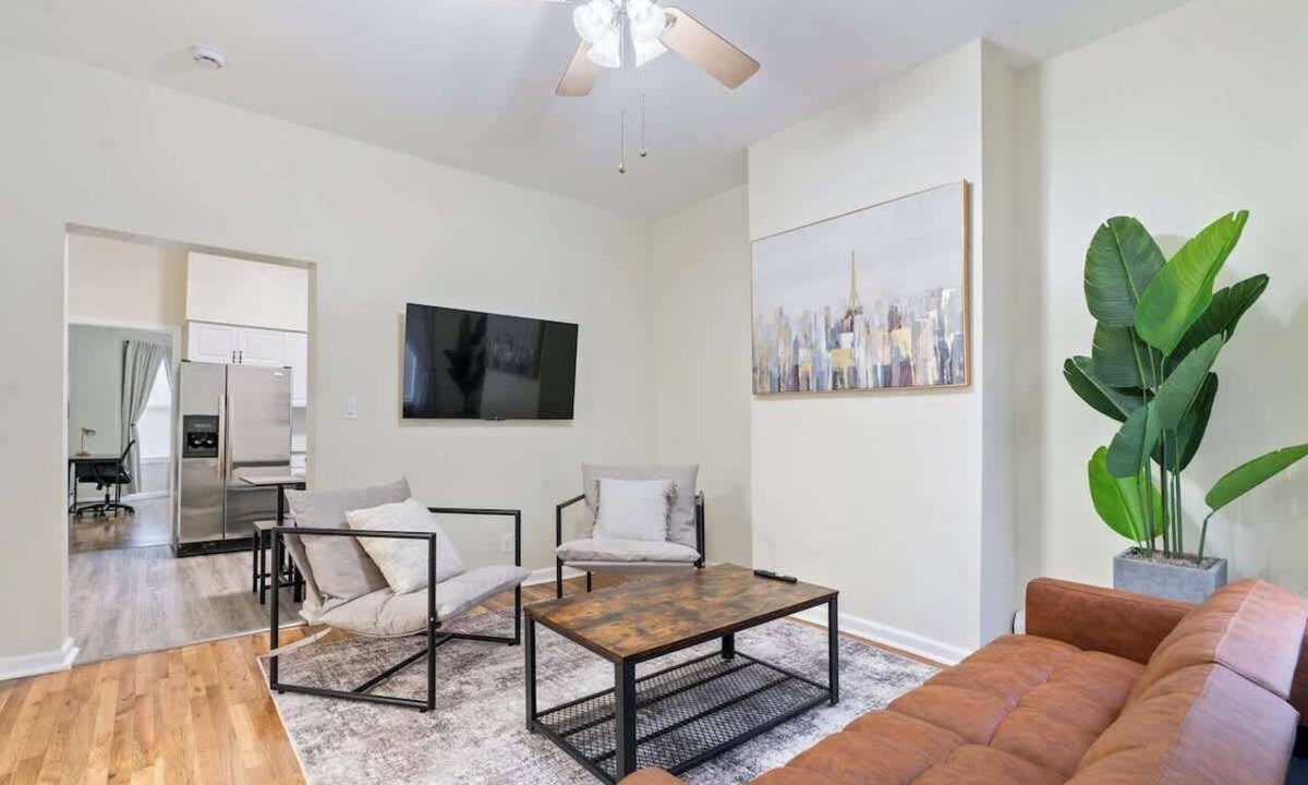 North Bergen Apartment | Spacious 2BR - 15m to Times Square - FREE Parking