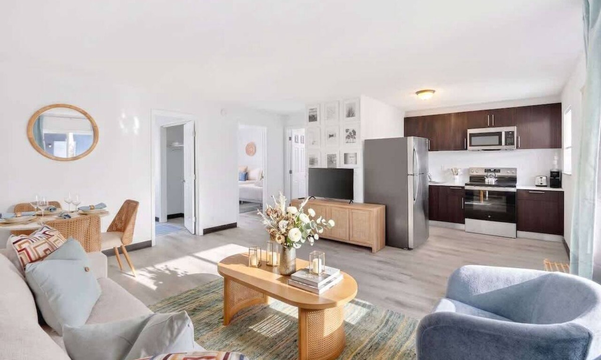 Poinciana Park Apartment | Spacious 2BR Minutes to Beach, Airport & Las Olas