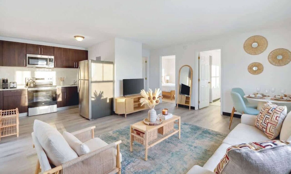 Poinciana Park Apartment | Spacious 2BR Near Beach, Airport & Las Olas