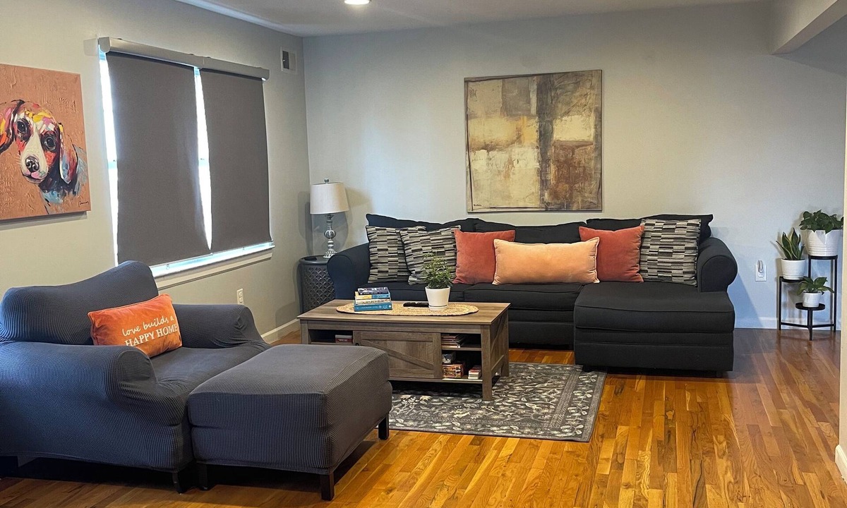 Linden House | Spacious 3 Bedroom Apt Rental Near EWR Airport & NYC