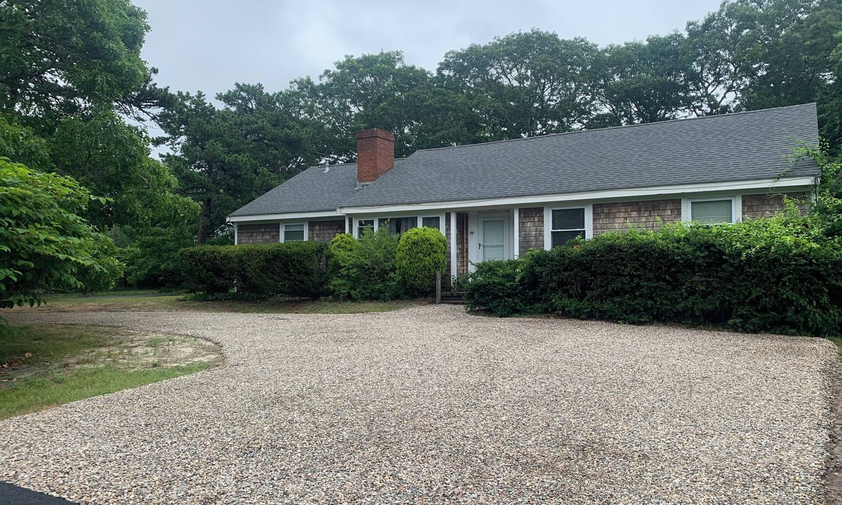Bass River House | Spacious 3-bedroom house walk to beach with WiFi and AC in Yarmouth