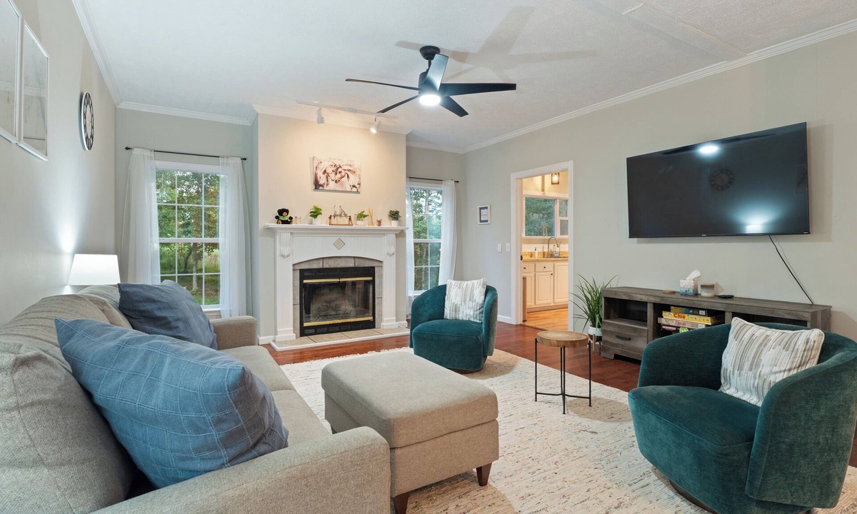 Faber House | Spacious 3 Br Hot Tub Easy Wine Country Access