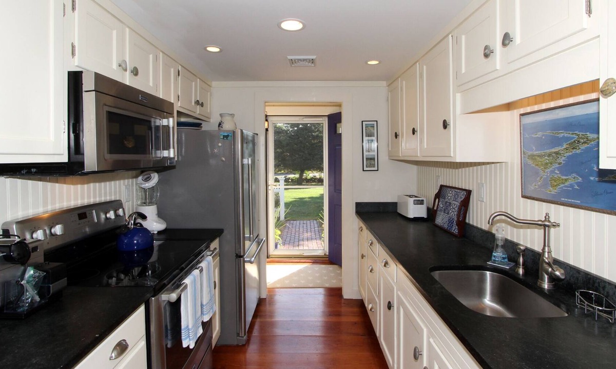 East Orleans House | Spacious 3BR/3BA cottage .3 mile to Nauset Beach
