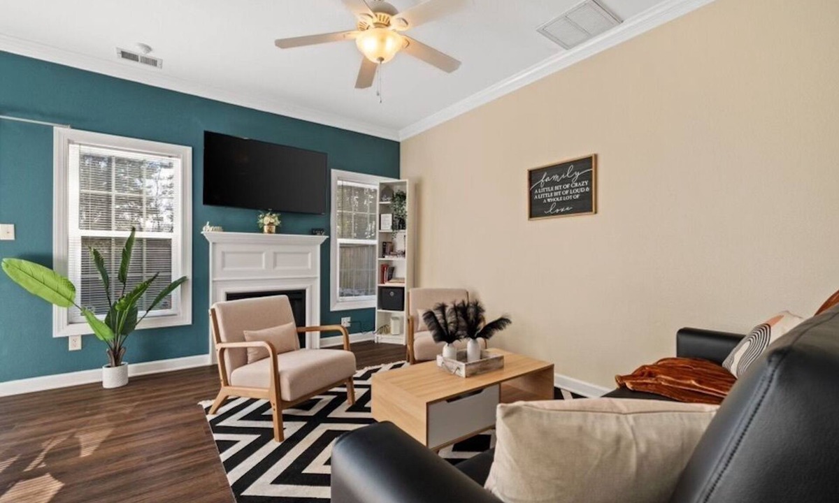 Northeast Virginia Beach House | Spacious 3BR townhome. 1 mile to the Oceanfront & The Dome