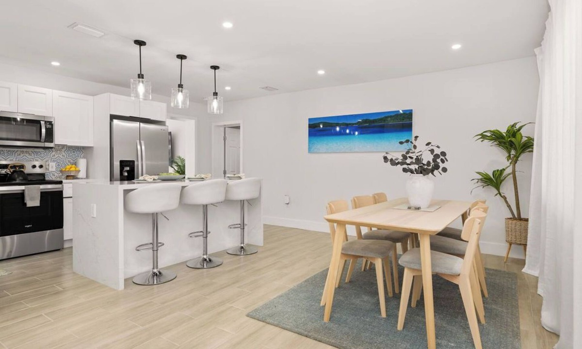Highland Garden House | Spacious 4-bedroom house with a pool in fabulous Hollywood, FL