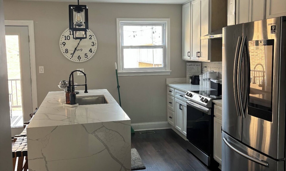 Fairlawn House | Spacious 4-bedroom townhome in brilliant Washington with WiFi, AC