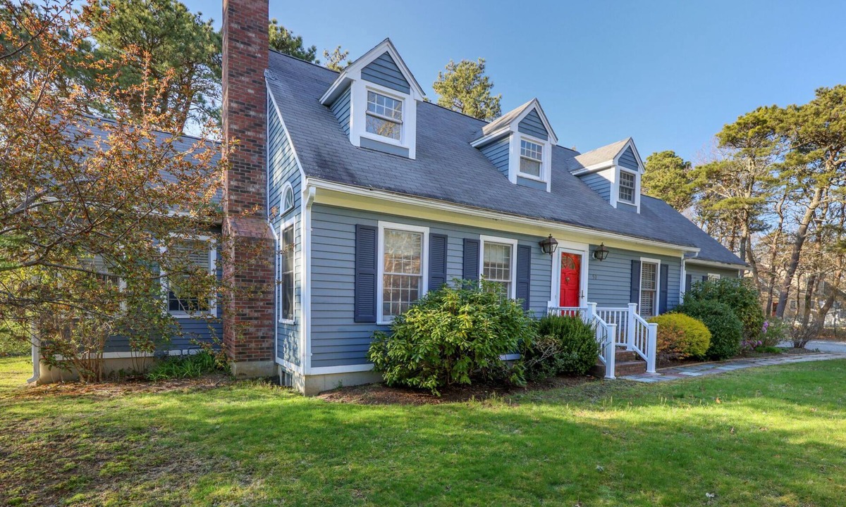 Brewster House | Spacious 4BR/3BA home only .4 mile to Ellis Landing Beach