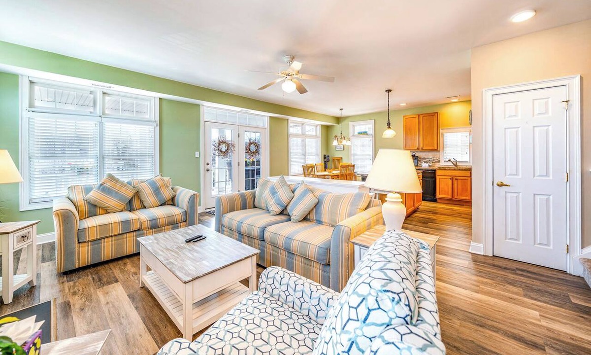 North End Condo | Spacious 5BR Condo — 2 Blocks to Ocean City Beach & Boardwalk!