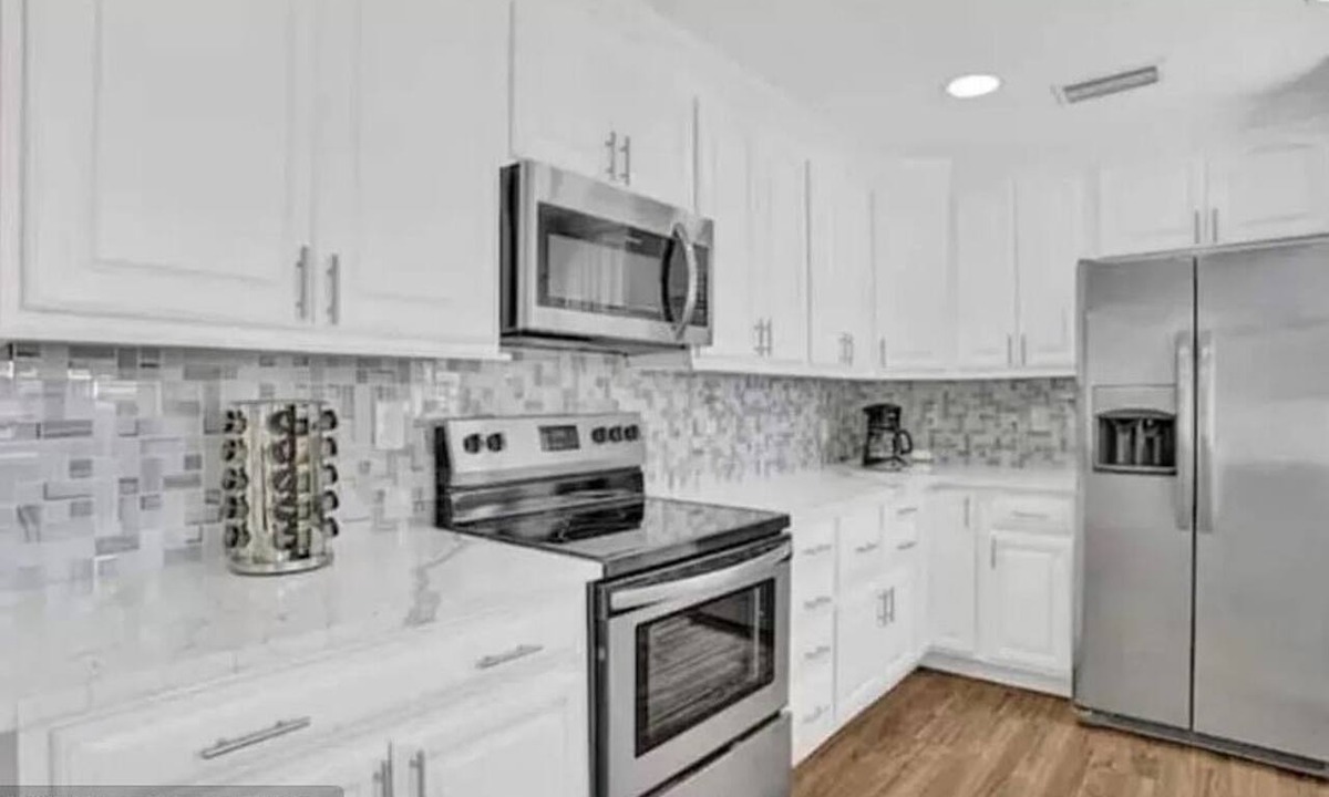 Lighthouse Point House | Spacious 5BR home Retreat w/Private Pool – Family-Friendly & Close to Beaches