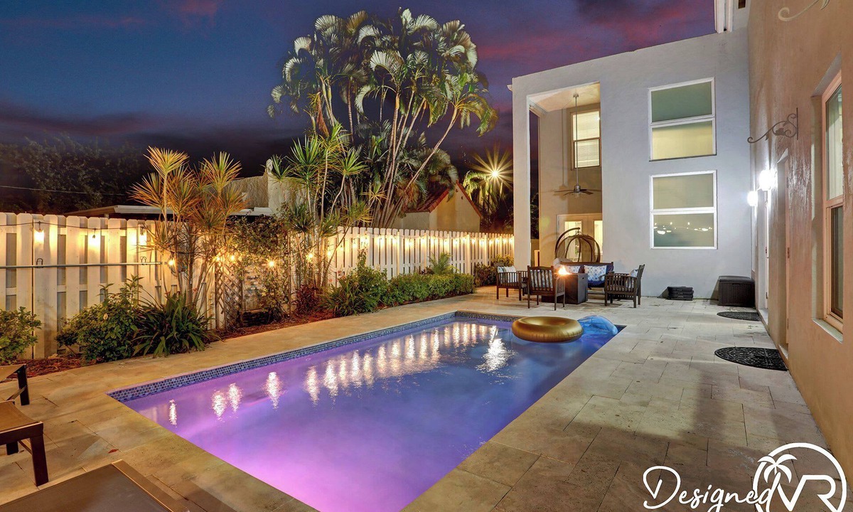 Hollywood Lakes House | Spacious 5BR home w/heated pool & fire pit