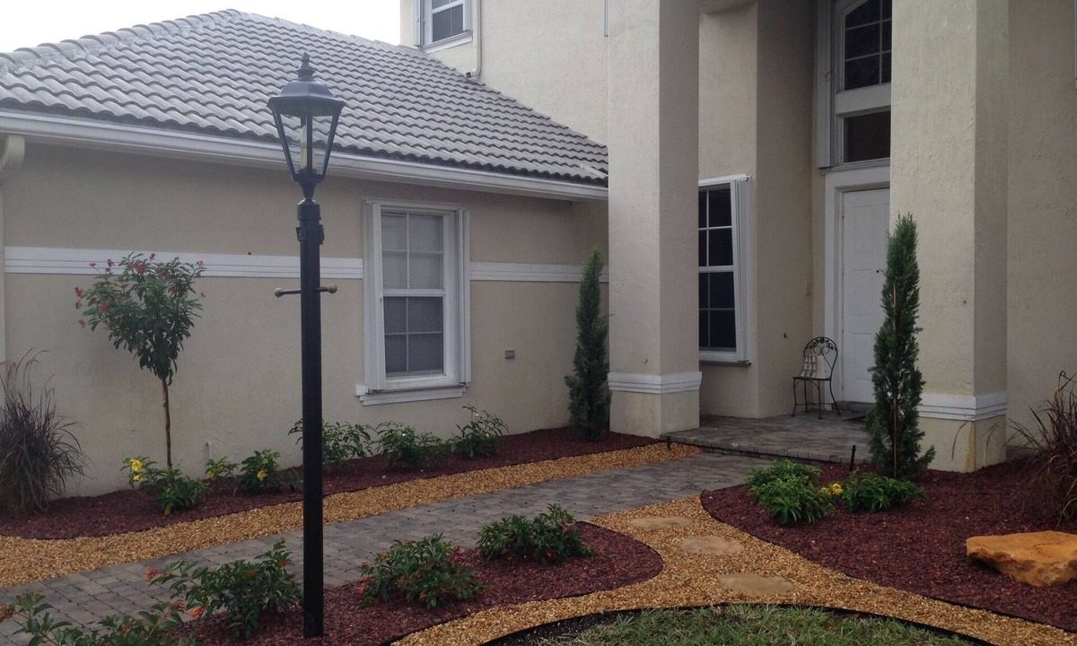 Parkland House | Spacious 6-bedroom house in wonderful Parkland with AC, fitness room, WiFi