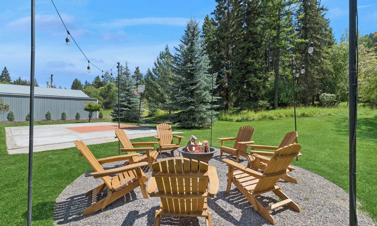 Lakeside House | Spacious 7-Bed Home w/Hot Tub, Fireplace, Gym, Wine Bar, and 2 Living Spaces!