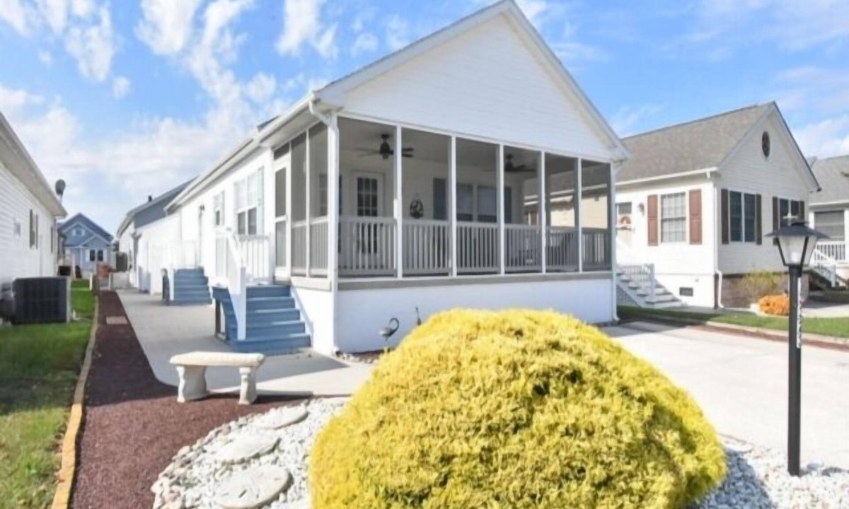 Montego Bay House | Spacious and beautifully updated 3BR 2Bath Home with community pools and tennis pickelball