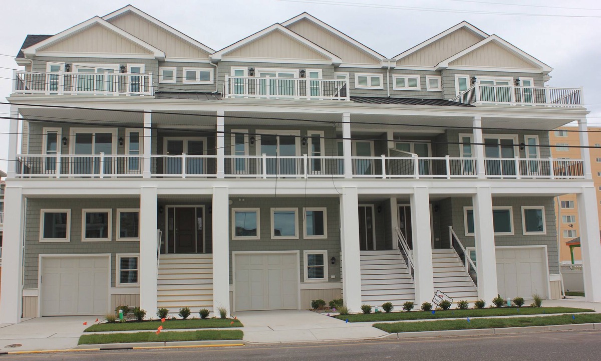 North Wildwood House | Spacious beachblock house with pool, oceanview, 4 decks near boardwalk