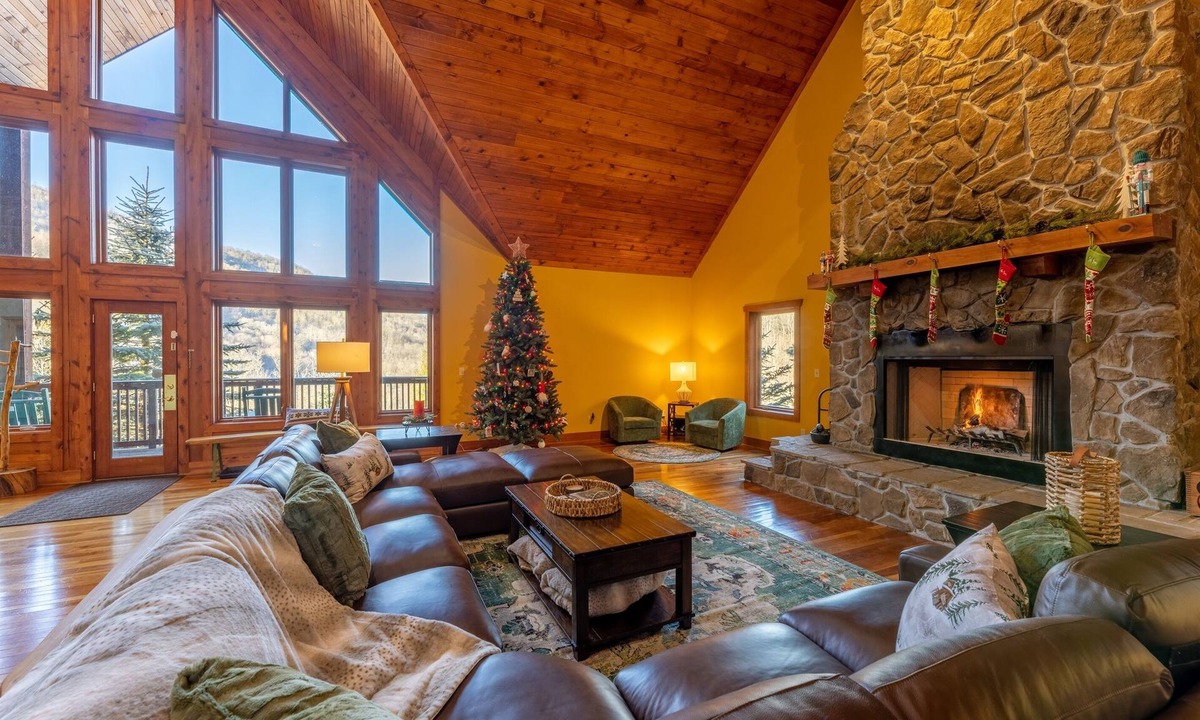 Edray Cabin | Spacious Cabin w/Hot Tub~2 King beds, fire pit