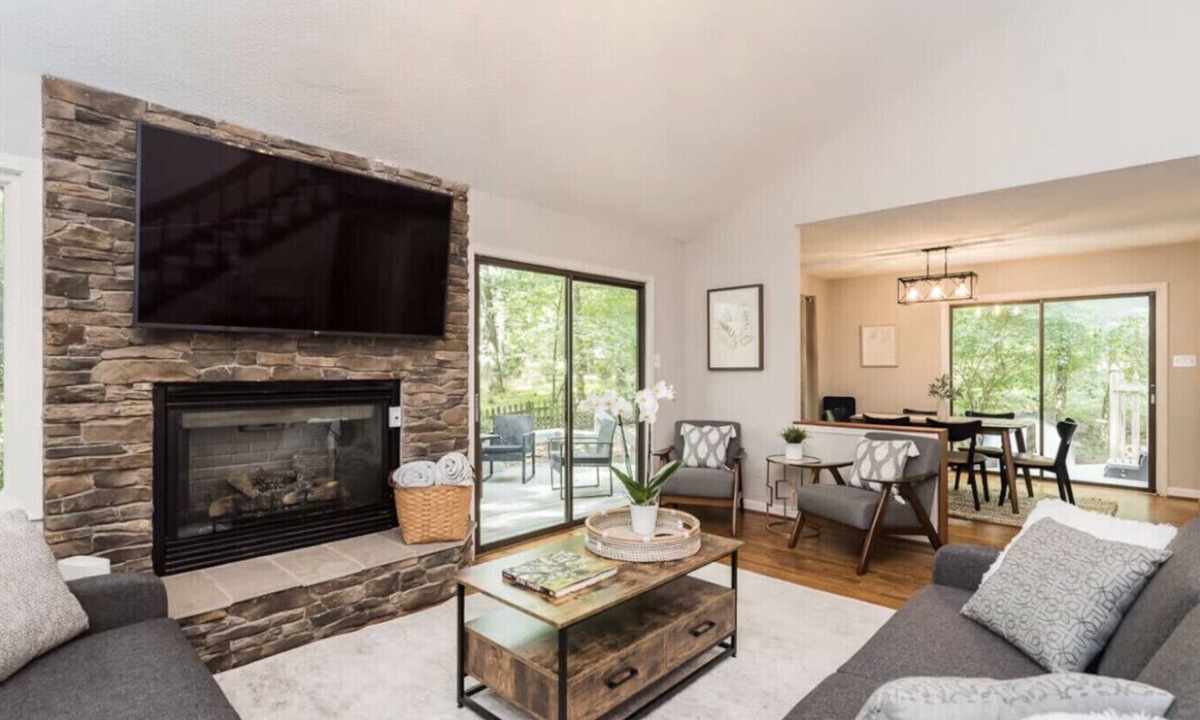 Chapel Hill House | Spacious Chapel Hill Retreat Near UNC | Hot Tub, Fire Pit, Sleeps 12.