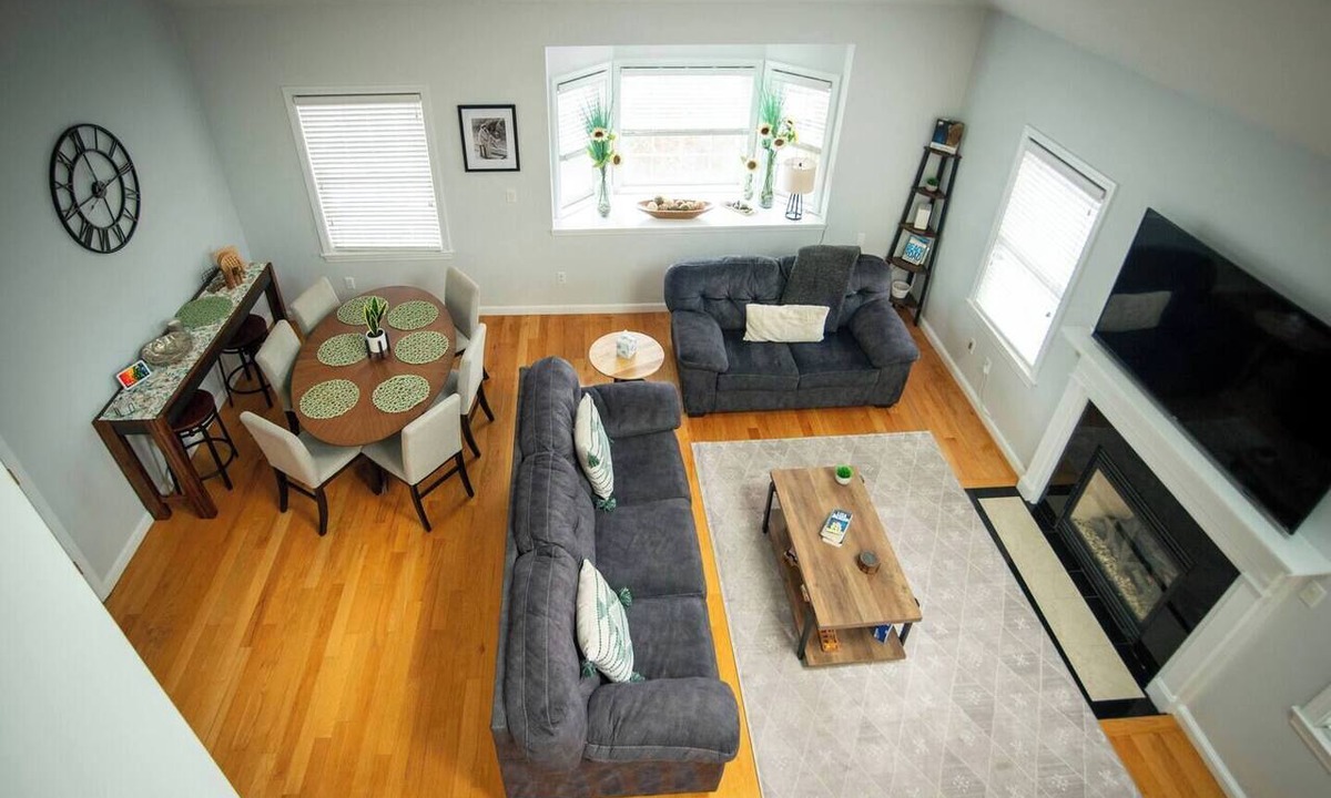 Swampscott Apartment | Spacious Coastal Townhome | Deck & Parking