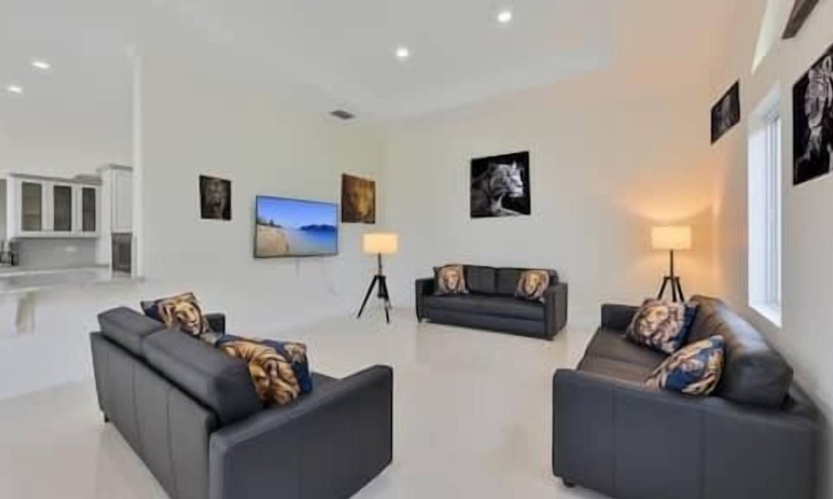 Davie House | Spacious Davie Villa to Watch World Cup