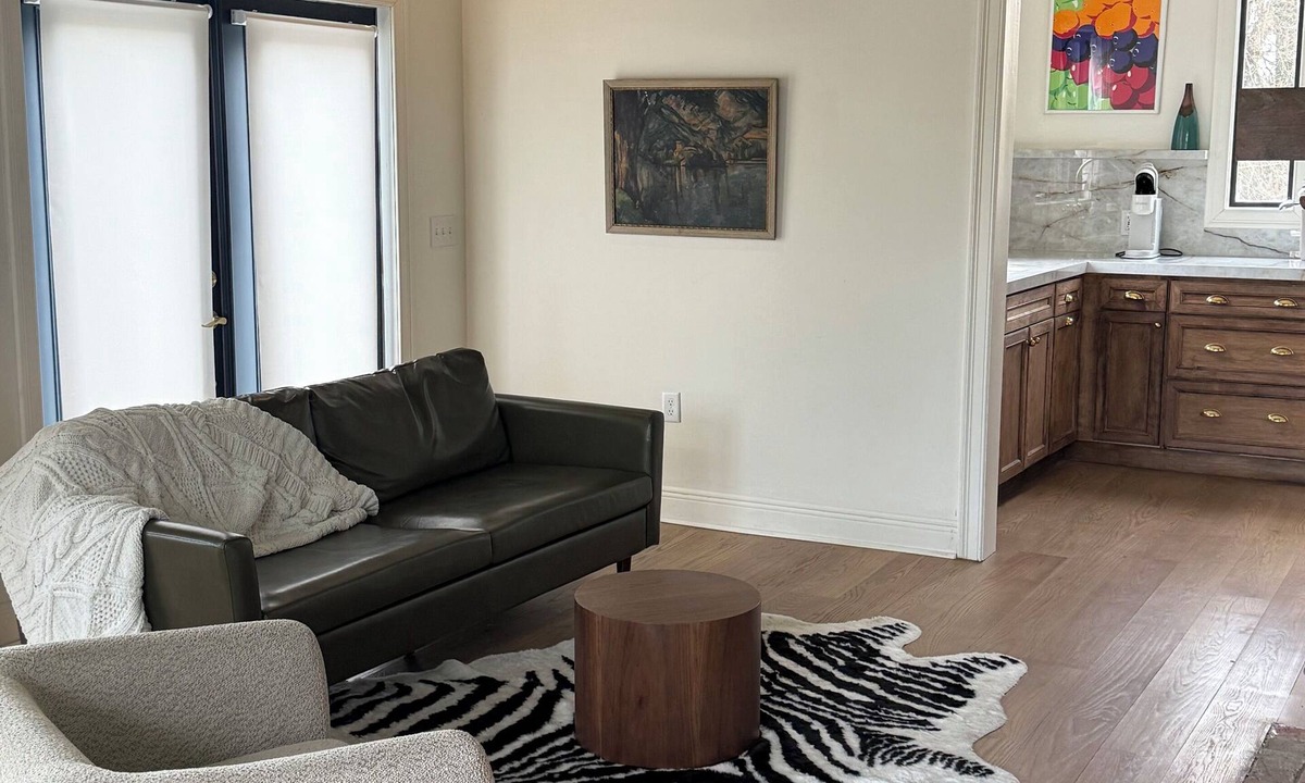 Harrisonville House | Spacious farmhouse in Elmer, NJ. Perfect for groups or families!