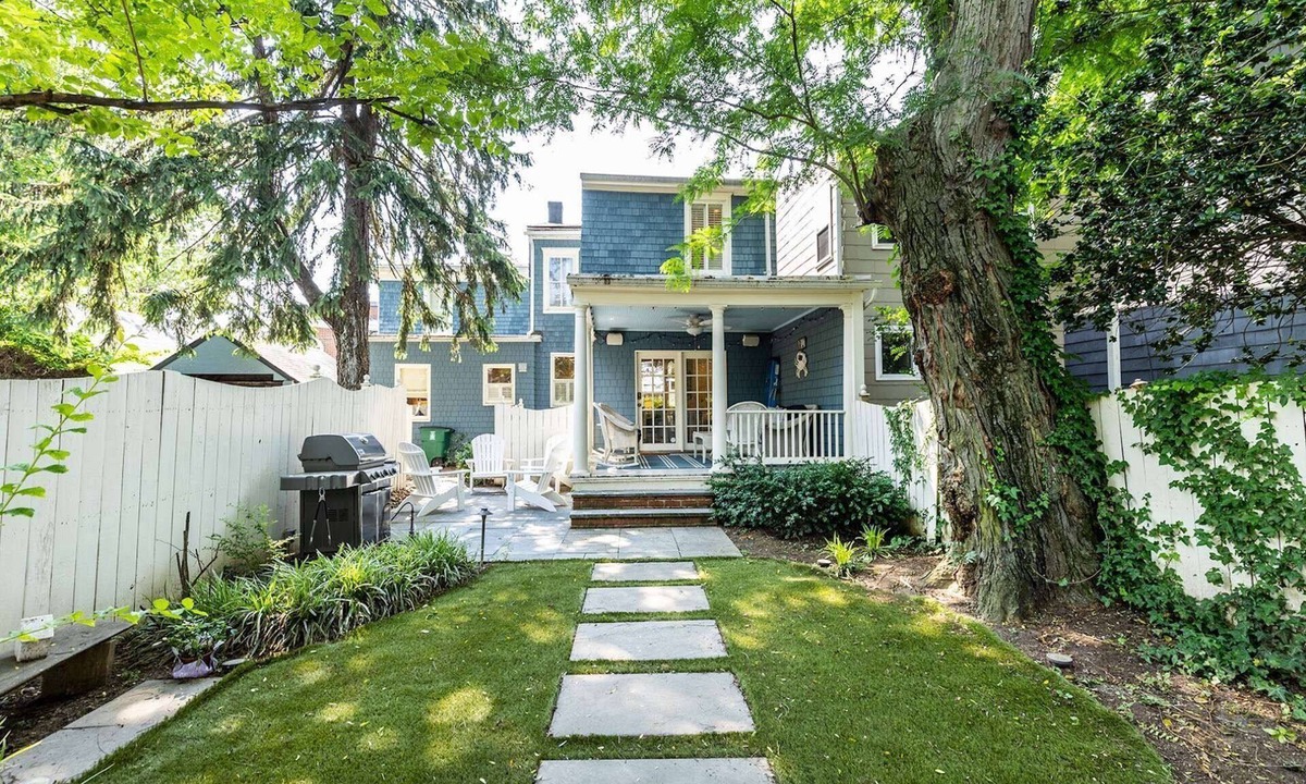 Historic District House | Spacious Historic Home with Private Parking in the Heart of Downtown Annapolis