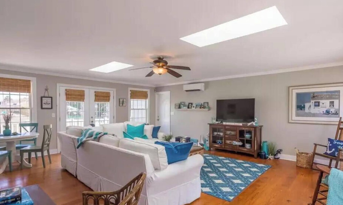 Cedar Neck House | Spacious Home Close to the Beach and Bay - 5 bedroom w/Separate In-Law Suite!