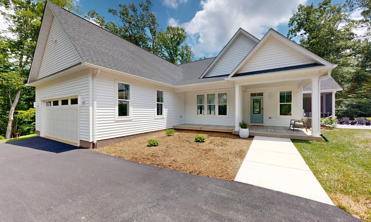 Mineral House | Spacious lake house retreat with game room, theater room, fire pit and boat slip