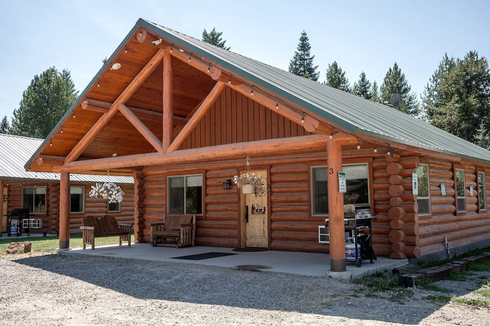 Bonners Ferry Cabin | Spacious Luxury Cabin with Bunk Room & Nature Trail Access near Bonners Ferry, Idaho
