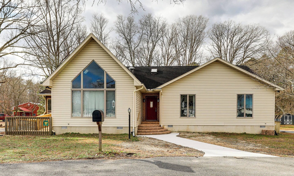 Millsboro House | Spacious Millsboro Home on 16 Peaceful Acres