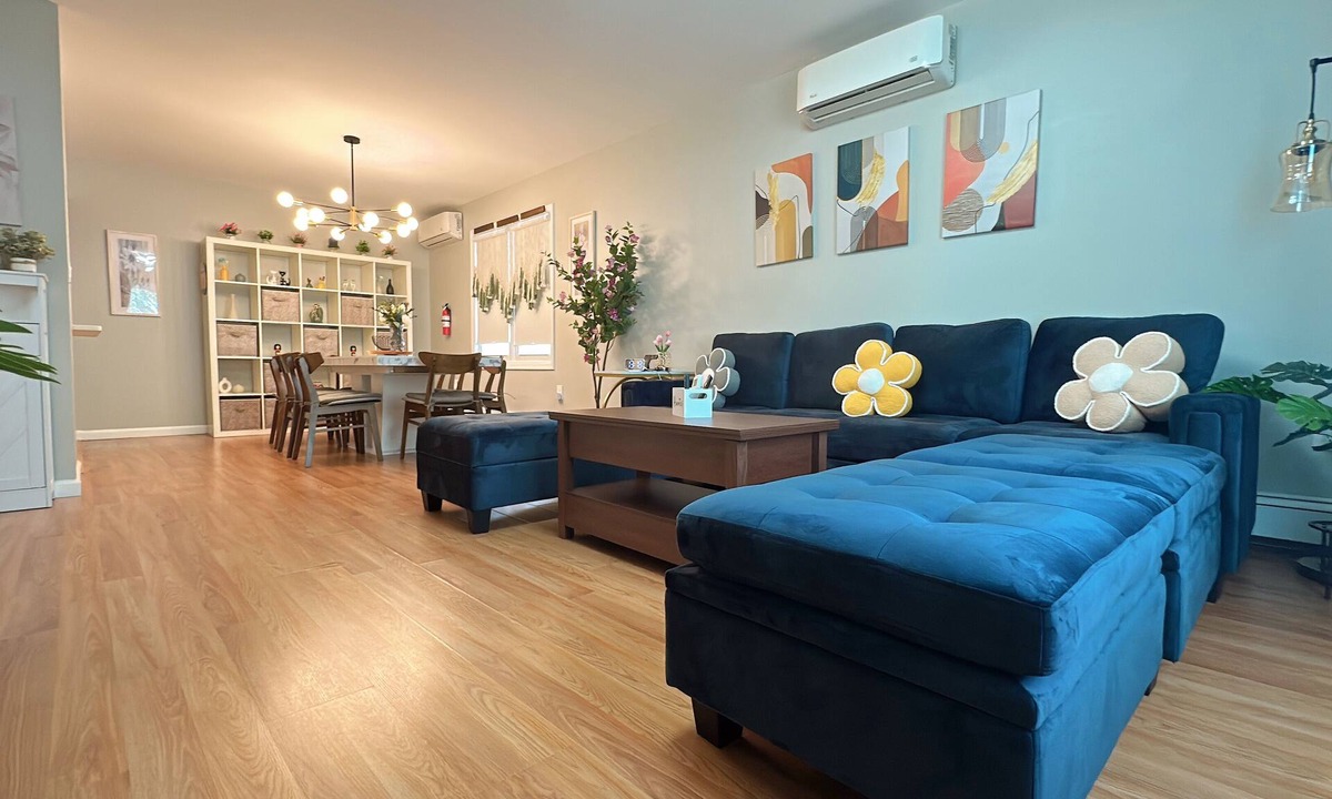 West Side House | Spacious Modern 3BR Free Parking 30 min to NYC