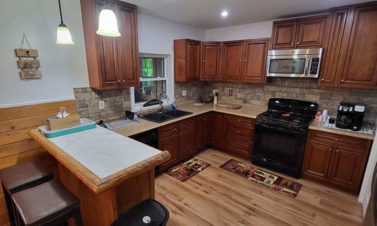 Northville House | Spacious, modern, home by the lake!
