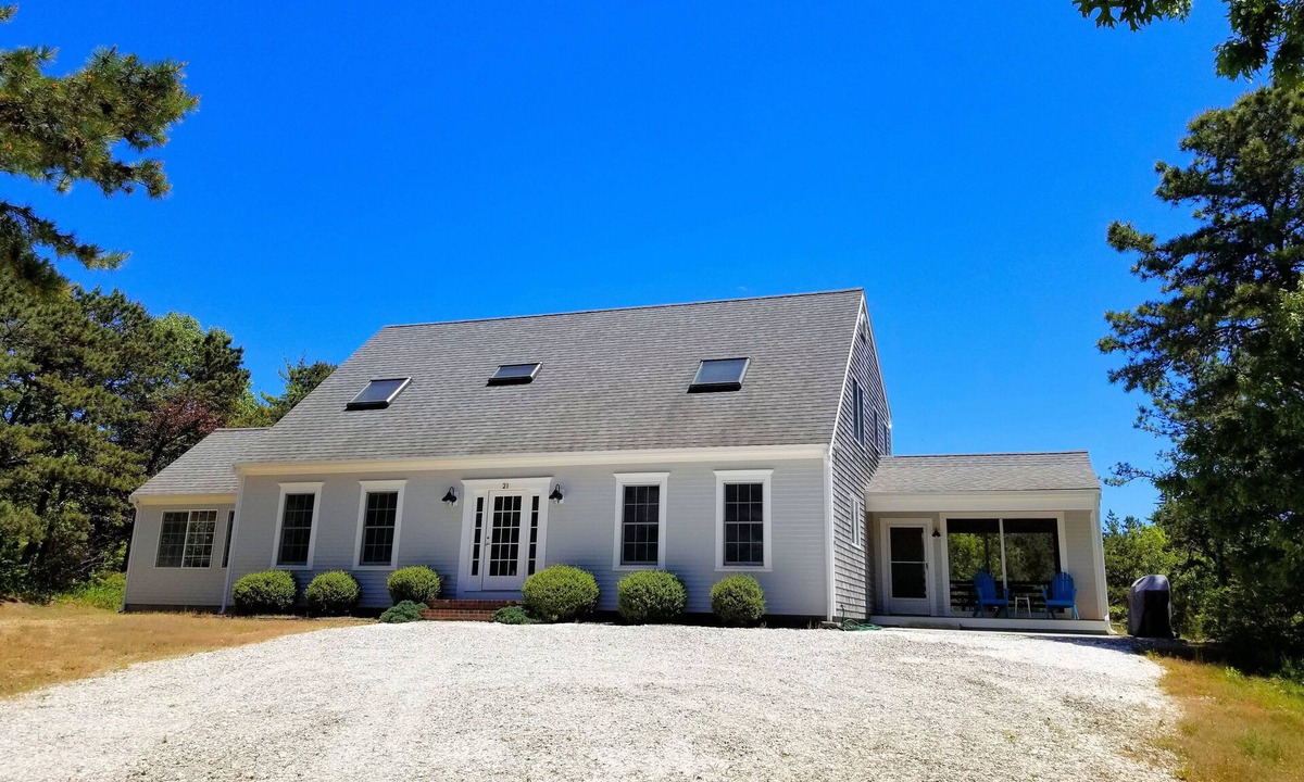 Truro House | Spacious Oceanside 4BD Contemporary Cape-Central A/C, Sun Room, Screen Porch, Private Lot
