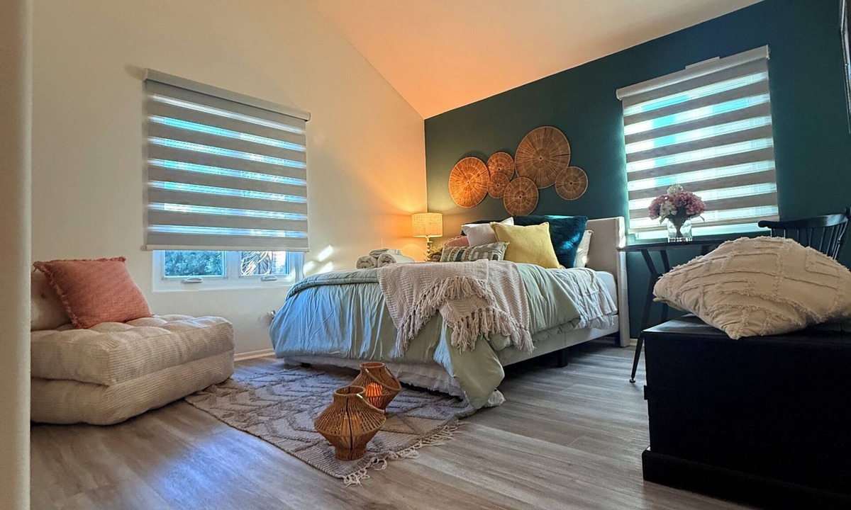 Hawthorne House | spacious private room w/share bathroom