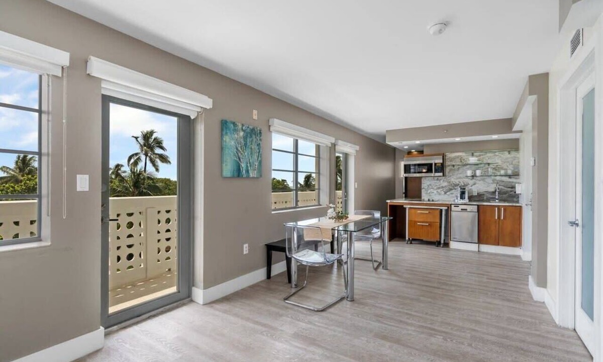 South Beach Condo | Spacious Studio with Roof Top Pool & Bar