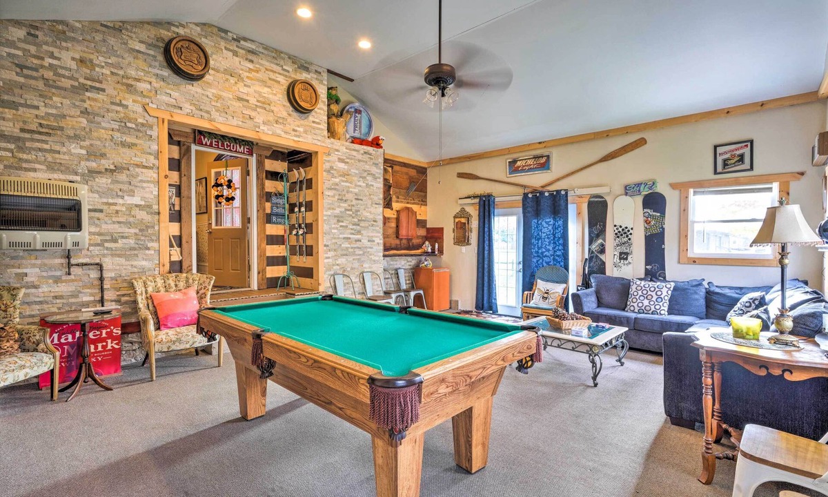 Ellicottville House | Spacious Victorian Home 1/4 Mi to Holiday Valley!