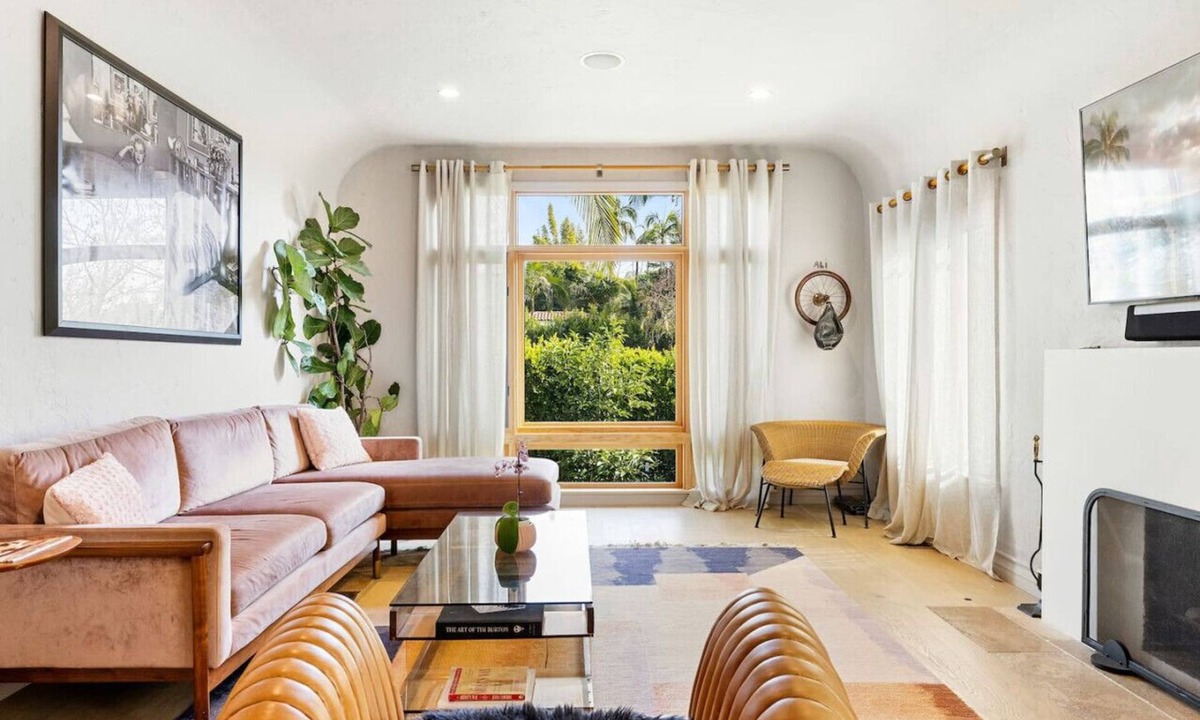 Los Feliz House | Spanish Bungalow in Trendy Los Feliz For Families