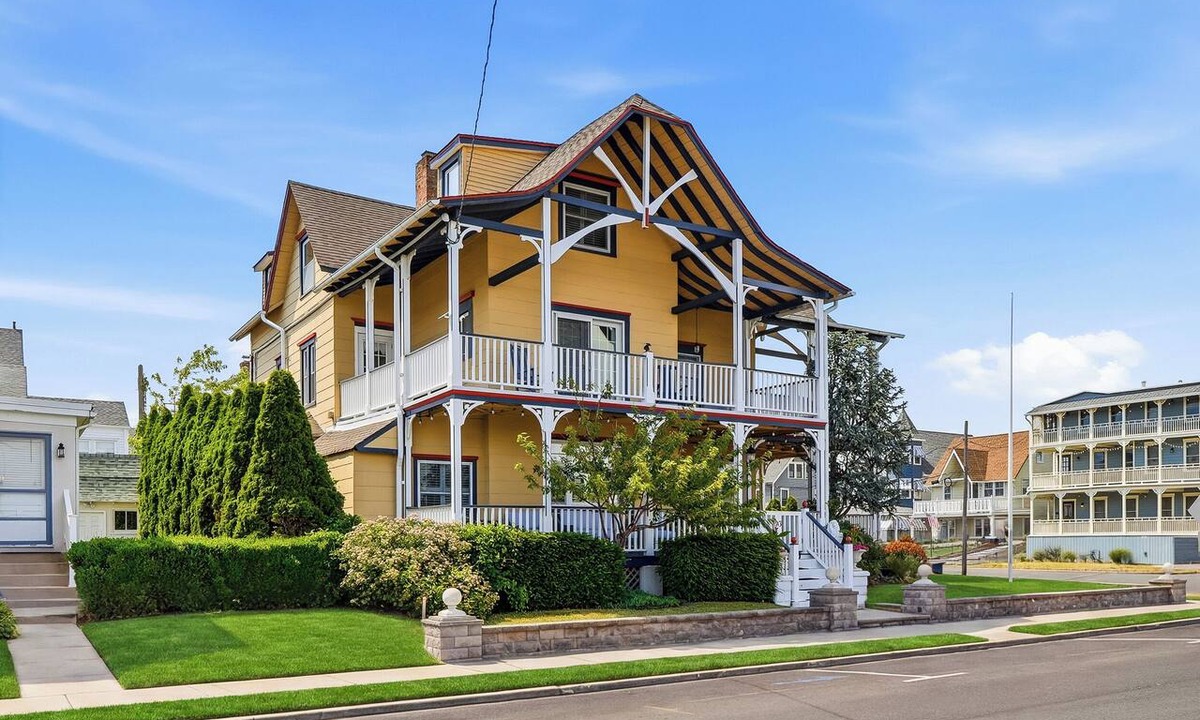 Ocean Grove House | Spectacular 6 Bed/5 Bath Ocean Grove Beauty w/Waterviews and Porches Galore
