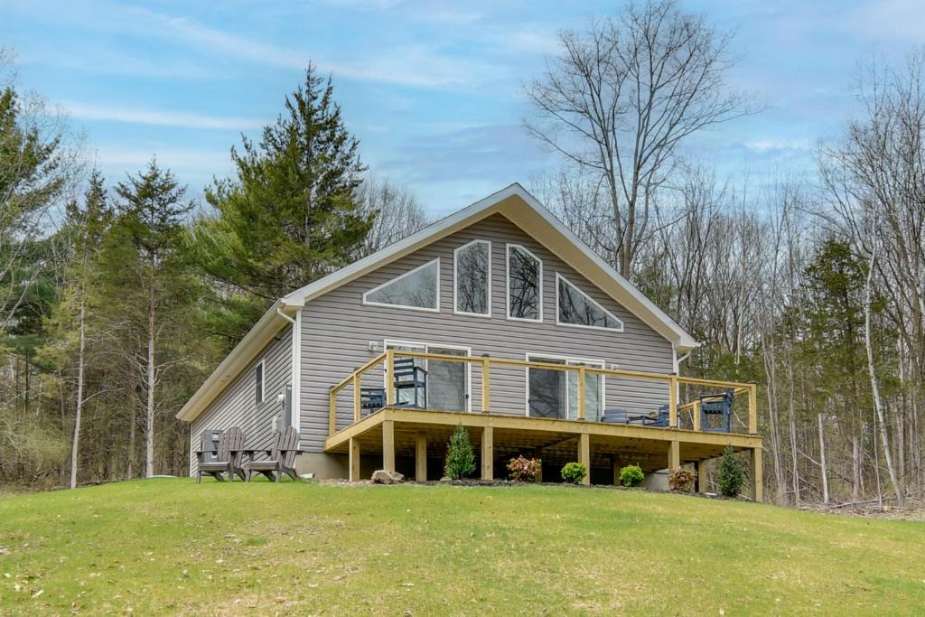 Town of Jerusalem House | Spectacular Sunrise Views! Quiet Keuka Lake Escape
