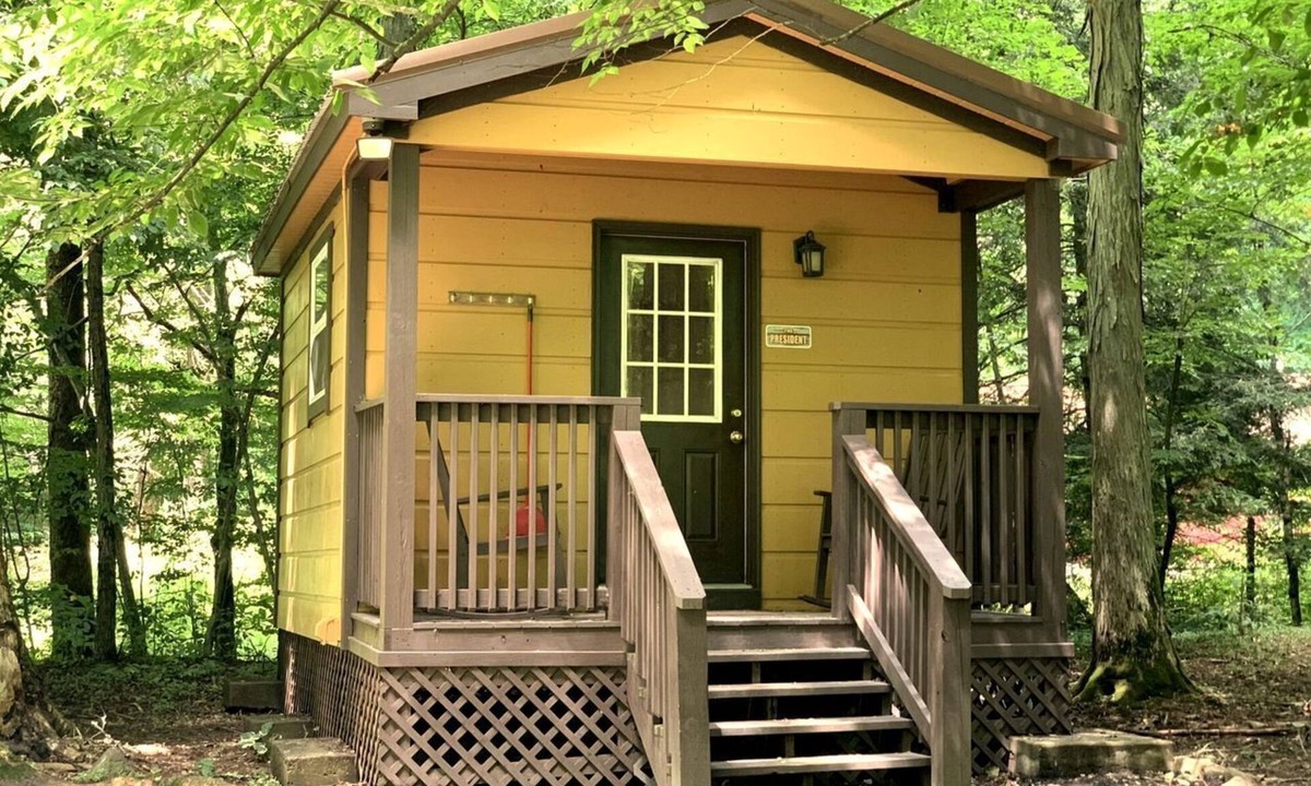 Mingo House | Spectacular Wooden Cabin Close to Great Hiking Trails in Monterville, West Virginia