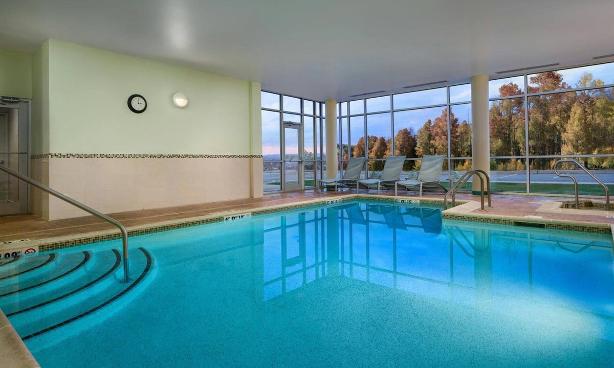Moosic Hotel | SpringHill Scranton | King w/Sofa | Arena Events + University Visits