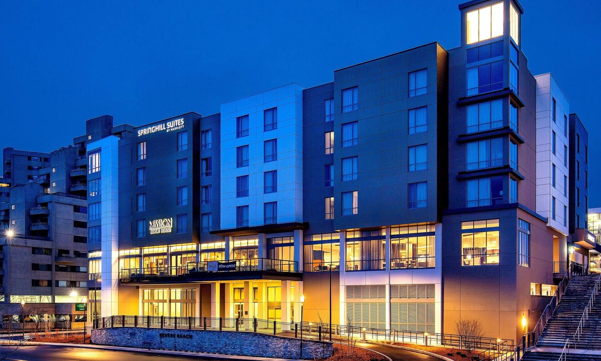 Revere Hotel | SpringHill Suites by Marriott Boston Logan Airport Revere Beach