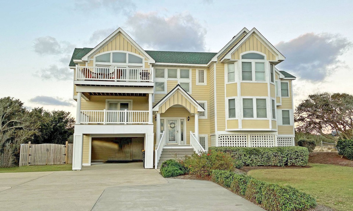 Southern Shores House | SS93- Semi-Oceanfront Home with 7 BRs and beautiful ocean views!